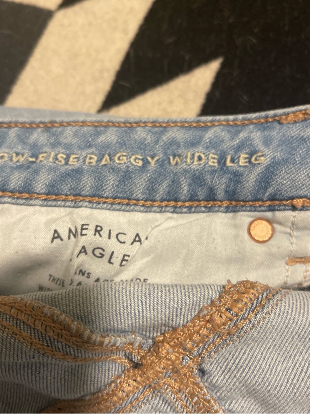 American Eagle Outfitters Low Rise Baggy Wide Leg Wash Distressed Women’s Jeans - Picture 4 of 6